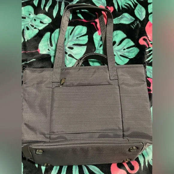 LUG: Rally Tote - Picture 2 of 8